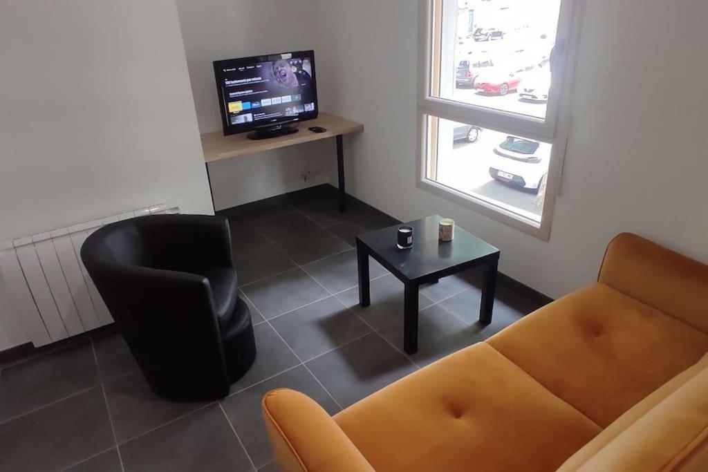 Appartement Hyper Centre Mayenne Exteriör bild